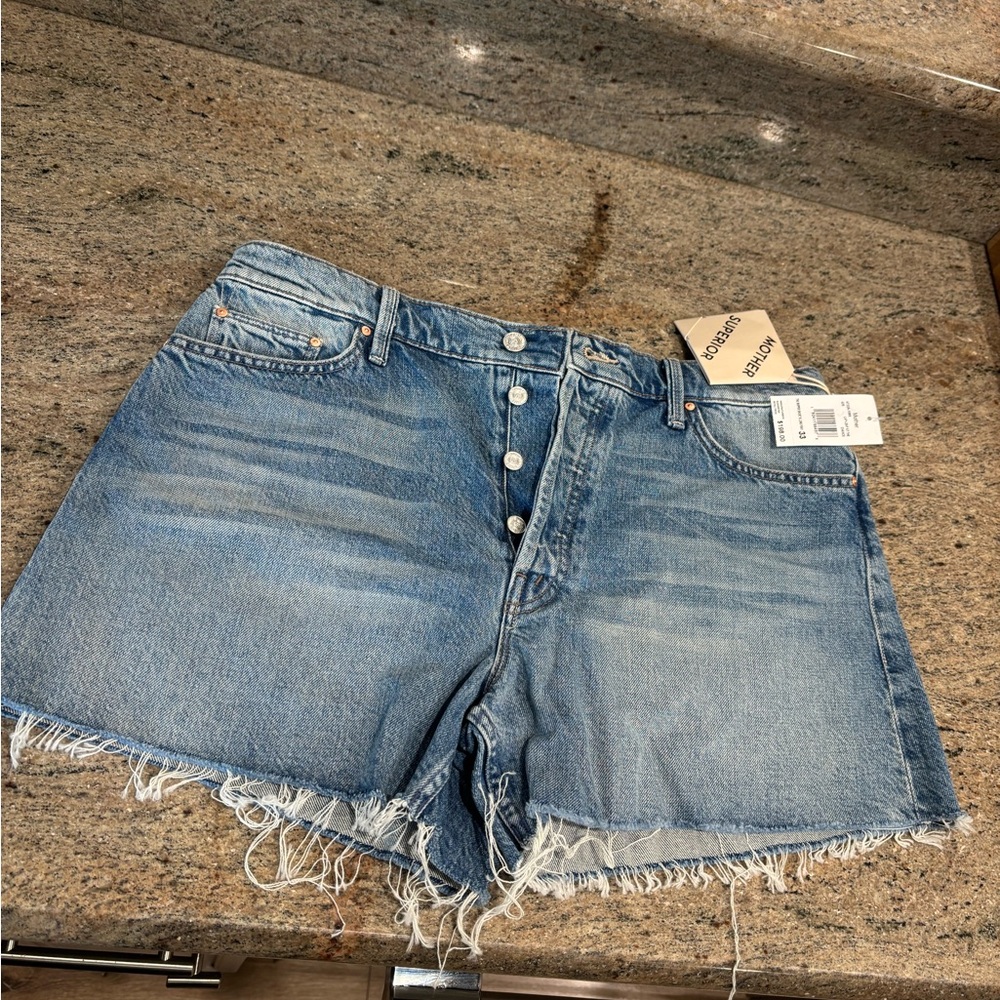 Mother shorts,Size 33, The Skipper Short, long fray